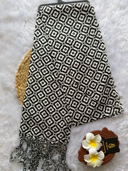 Black & White Stole-3